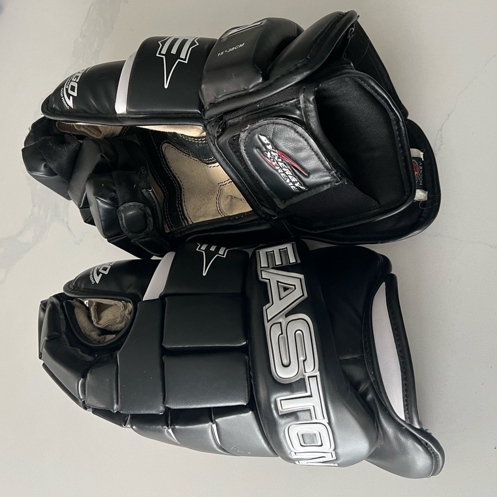 15” Easton Synergy Xtreme Black Hockey Gloves